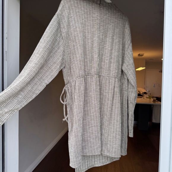 FARES Shop Wrap Knit Top - Picture 2 of 3